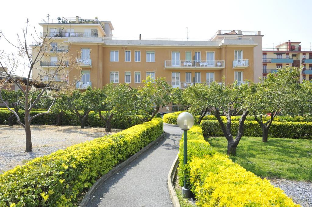 Hotel Villa San Giuseppe ซานบาร์โตโลเมโอ อัล มาเร ภายนอก รูปภาพ