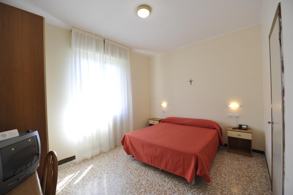 Hotel Villa San Giuseppe ซานบาร์โตโลเมโอ อัล มาเร ภายนอก รูปภาพ